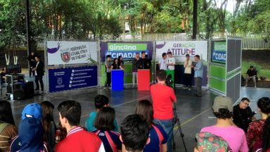 Projeto Geração Atitude realiza nona etapa da Gincana da Cidadania no Colégio Polivalente de Curitiba