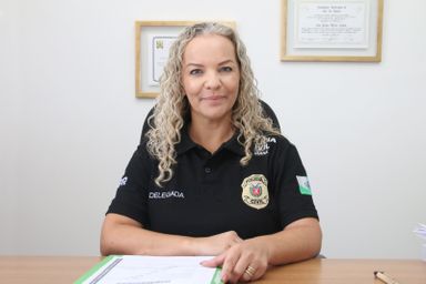 Assembleia concede Título de Cidadania Honorária do Paraná à delegada Ana Paula Cunha Carvalho