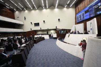Assembleia aprova projeto que cria a Lei Geral das Universidades