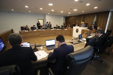 Novo pedido de vista na CCJ adia votação de projeto que altera gestão de Hospitais Universitários