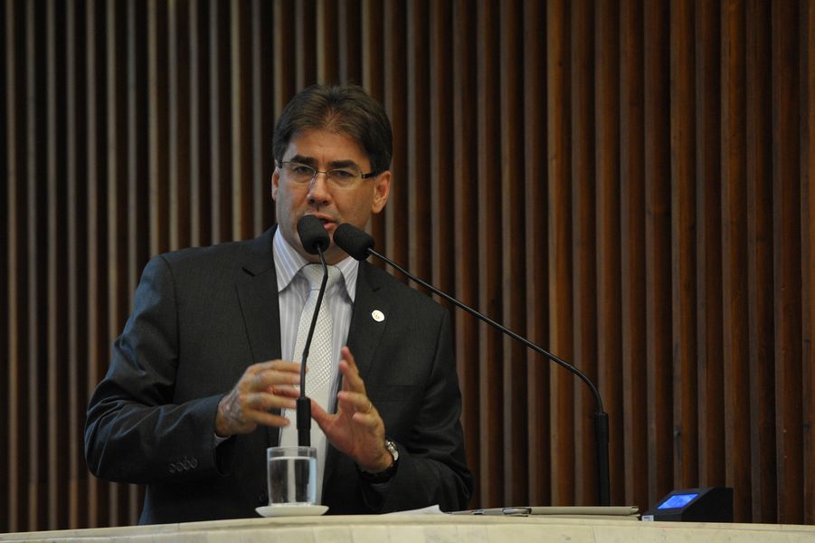 Deputado Leonardo Paranhos (PSC).