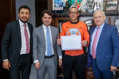 Deputado Soldado Adriano José (PP) presta homenagem a ciclista que percorreu 700 km em prol da doação de medula óssea