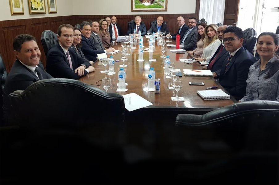 Presidente da Alep, Ademar Traiano (PSDB) em reunião com a diretoria da 19ª Legislatura.