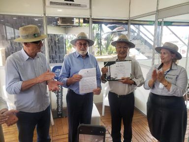 Deputado Tercilio Turini (MDB) homenageia agrônomo Tumoru Sera pelos 50 anos de pesquisa e evolução do café