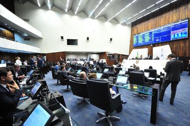Legislativo aprova autorização para o governador viajar aos Estados Unidos