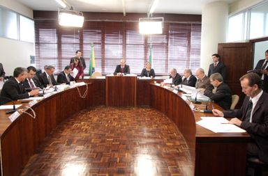 CCJ aprova reajuste do salário mínimo regional