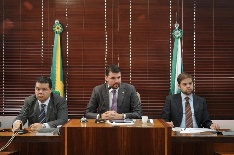Pedro Lupion conduz reunião da Comissão Especial que estuda as mudanças do Regimento Interno