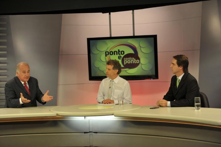 Da direita para a esquerda, deputado Wilson Quinteiro (PSB), diretor de Comunicação da Alep, Hudson José e deputado Luiz Eduardo Cheida (PMDB). 