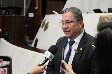 Lei Estadual reconhece o trabalho de diáconos e obreiros evangélicos no Paraná