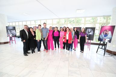 Exposição “Outubre-se” abre programação do mês sobre a importância da prevenção no combate ao câncer de mama