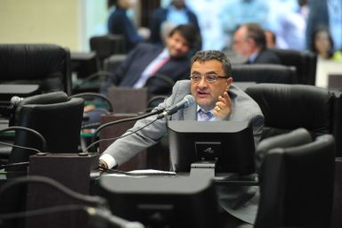 Proposta de privatização de unidades básicas de saúde é repudiada por deputado