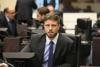 Requião Filho cobra números reais sobre geração de empregos no Paraná