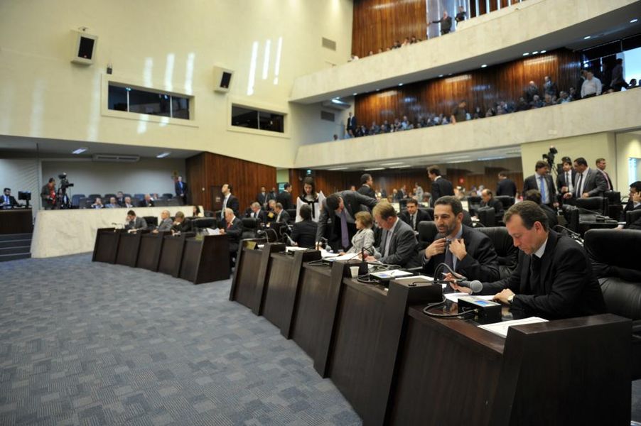 Visão geral para a sessão plenária desta segunda_feira (15).