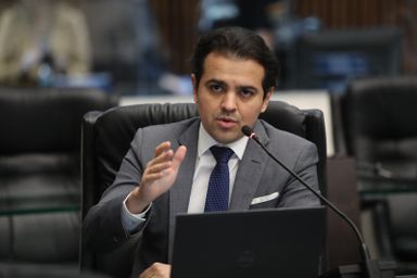 Deputado Luiz Fernando Guerra (União) propõe PL que proíbe músicas com apologia ao crime, drogas ou conteúdo sexual nas escolas