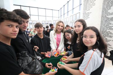 Alunos da Escola Estadual Aline Picheth, de Curitiba, visitam a Assembleia