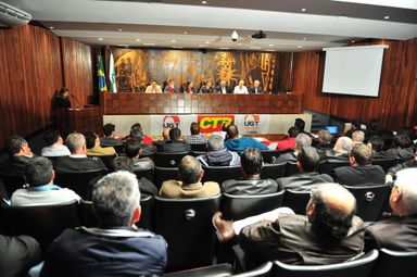 Frente Parlamentar em Defesa dos Trabalhadores do Campo e da Cidade é lançada na Assembleia