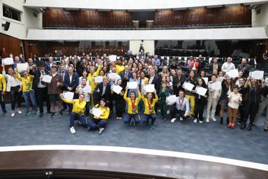Atletas paranaenses que estiveram nos jogos Olímpicos e Paralímpicos de Paris-2024 são homenageados na Assembleia