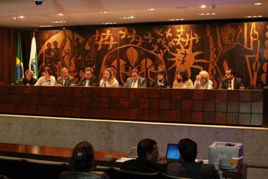 Assembleia debate efeitos das novas tecnologias na educação e na saúde física e mental dos usuários