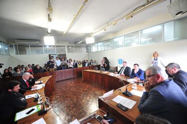 Comissão de Finanças adia votação do projeto da reforma administrativa