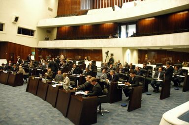Aprovado projeto que prevê multa para quem não descartar pilhas em local adequado