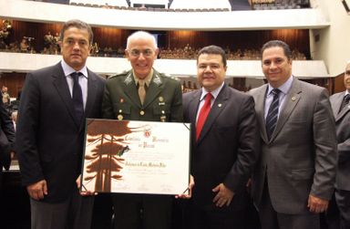 Legislativo entrega título de Cidadão Honorário do Paraná ao general Costa Machado