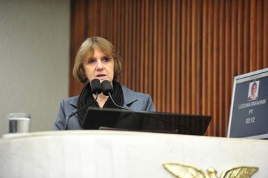 Provas presenciais do PSS colocam em risco 50 mil paranaenses e passa recado negacionista à população, alerta deputada
