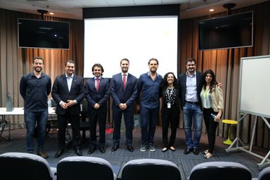 Deputados que integram Comissões da Alep visitam fábrica do grupo O Boticário