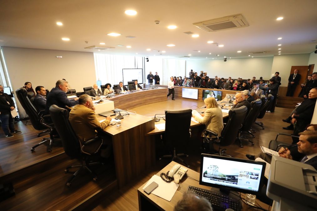 Conselho de Ética aprova suspensão de prerrogativas e perda de mandato do deputado Renato Freitas (PT)