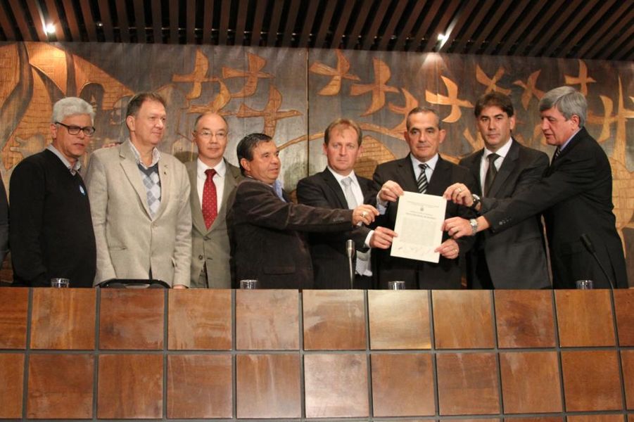 Representantes de classe se reúnem com deputados da Alep e assinam o “Pacto das Antenas”