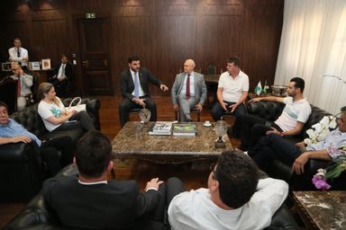 Articulação garante funcionamento de frigoríficos paranaenses