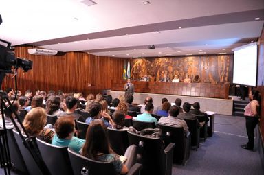 Com Plenarinho lotado, Escola do Legislativo promove curso sobre "Orçamento Público"
