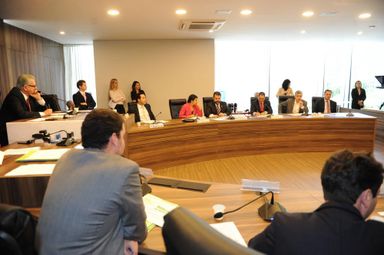 Emendas de Plenário a projeto que trata da eleição de diretores de escolas têm votação adiada para esta quarta (7)