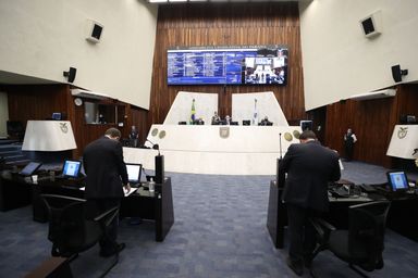 Segue para sanção proposta que estabelece Educação como atividade essencial, priorizando vacinação de professores