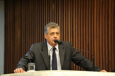 Péricles de Mello apresenta projeto para combater a fome e o desperdício de alimentos