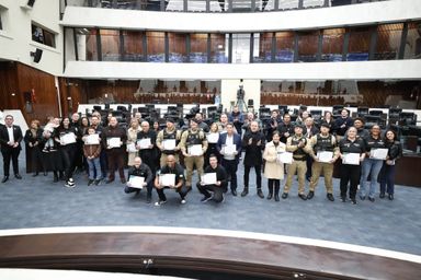 Policiais do Disque Denúncia 181 e da Rotam são homenageados na Assembleia