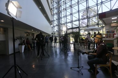 Rock nacional dos anos 1980 cria clima nostálgico no Edifício Tancredo Neves