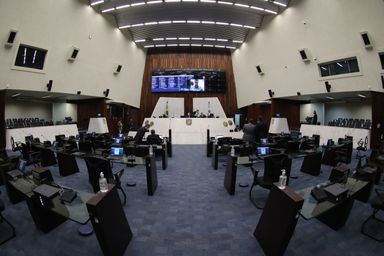 Deputados aprovam ampliação do programa de intercâmbio para estudantes da rede estadual
