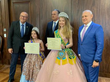 Assembleia homenageia campeãs do Miss Brasil Universe