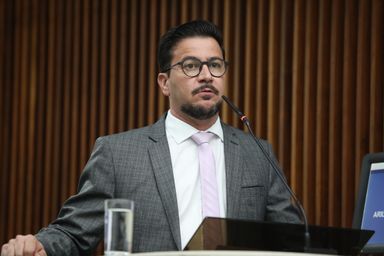 “Governo do Paraná libera dados sensíveis à fundação contratada sem licitação”, alerta líder da Oposição