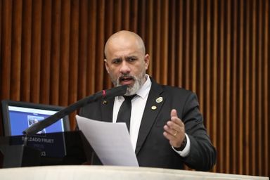 Deputado Soldado Fruet denuncia ao MP contratos da Ferroeste com advogados