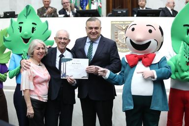 Criador do Zequinha é homenageado em sessão solene alusiva ao aniversário de Curitiba