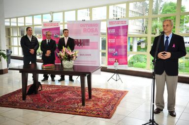 Assembleia abre exposição e campanha em seu Espaço Cultural para promover o Outubro Rosa