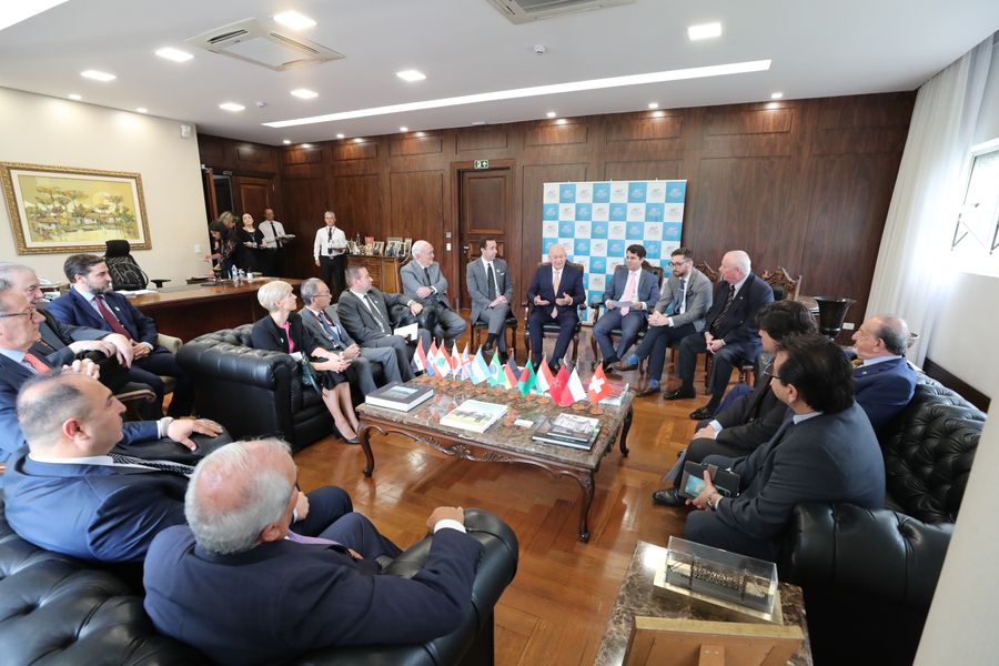 reunião consulado