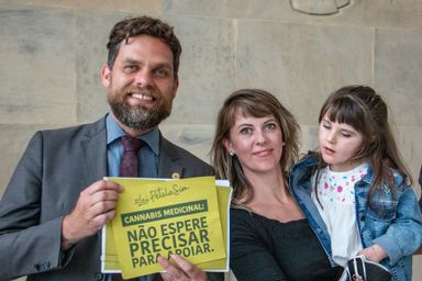 Com Lei Pétala, Paraná passa a distribuir gratuitamente o 1º medicamento à base de cannabis medicinal para esclerose múltipla