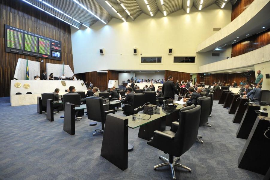 Visão do plenário durante a sessão desta quarta-feira (12). 