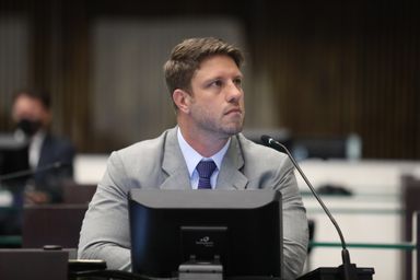 Deputado Requião Filho pede informações ao DER e providências ao MP-PR sobre problemas no ferry boat