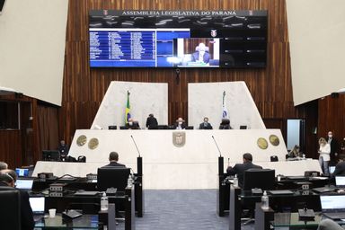 Deputados aprovam proposta de combate à pobreza menstrual