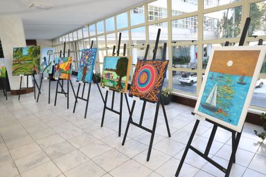 Assembleia Legislativa abre exposição que reúne produção artística das APAEs do Paraná