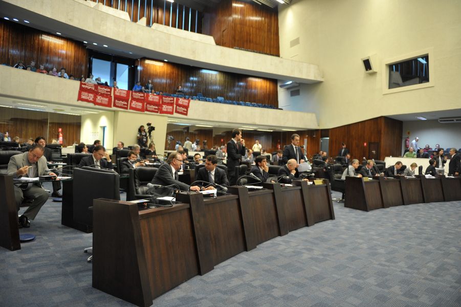 Visão geral do plenário durante a sessão nesta segunda- feira (20).