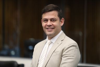Tião Medeiros: de estagiário na Assembleia a deputado federal